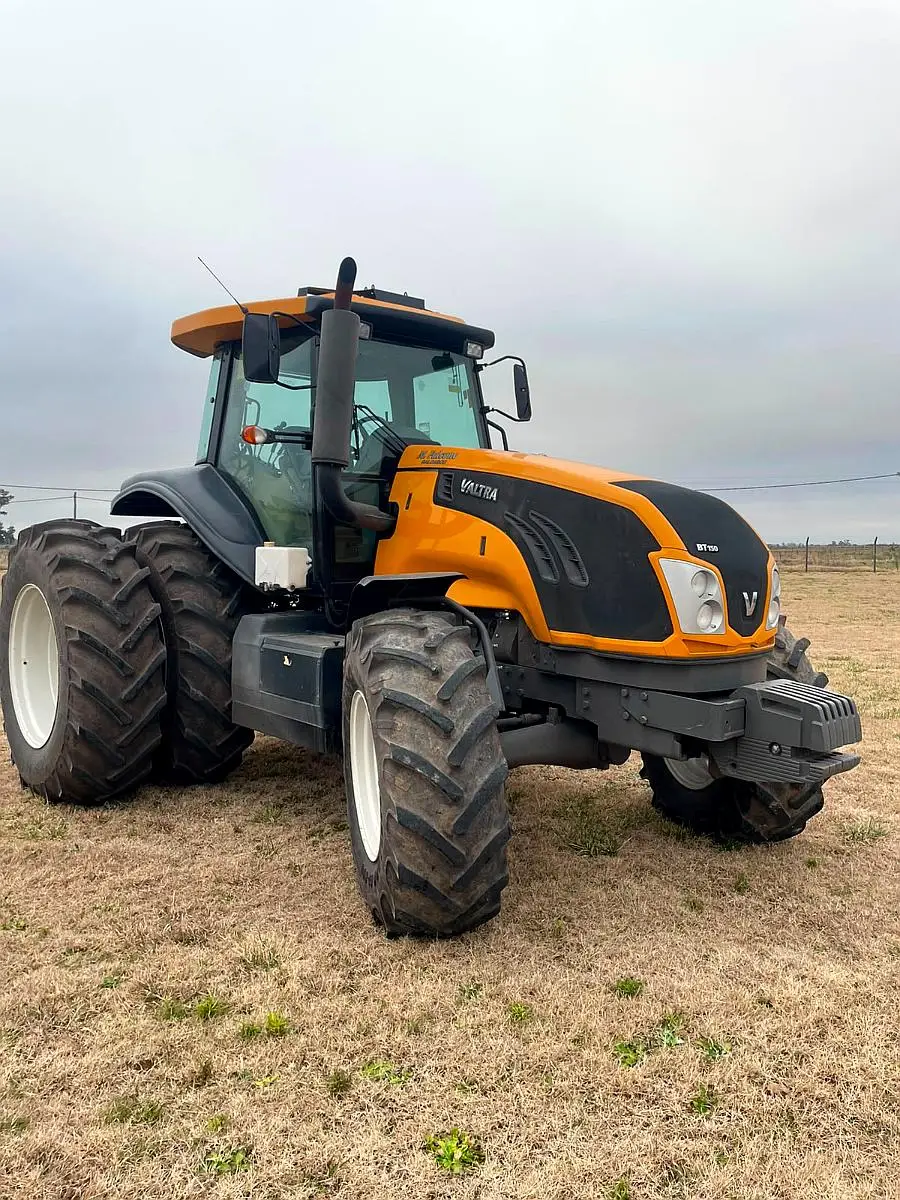 Tractor Valtra Bt150. Cabina Full. Duales R38 Piloto TOP COM