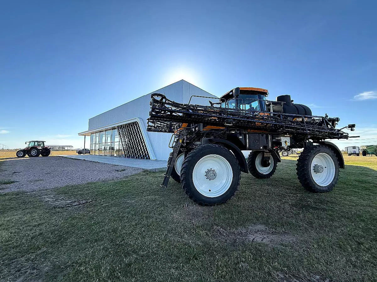 Valtra 535r Piloto y Estación Meteorológica, Apenas 800hs